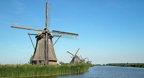 Typické větrné mlýny v celém Holandsku