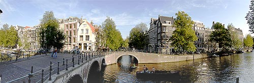 Vodní kanály a mosty v Amsterdamu