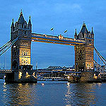 Londýnský Tower Bridge v noci